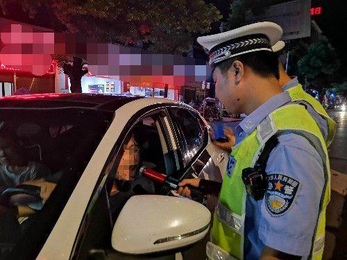 吃瓜群众酒驾被拘留几天,吃瓜群众尝鲜拘留滋味，法律严惩不贷